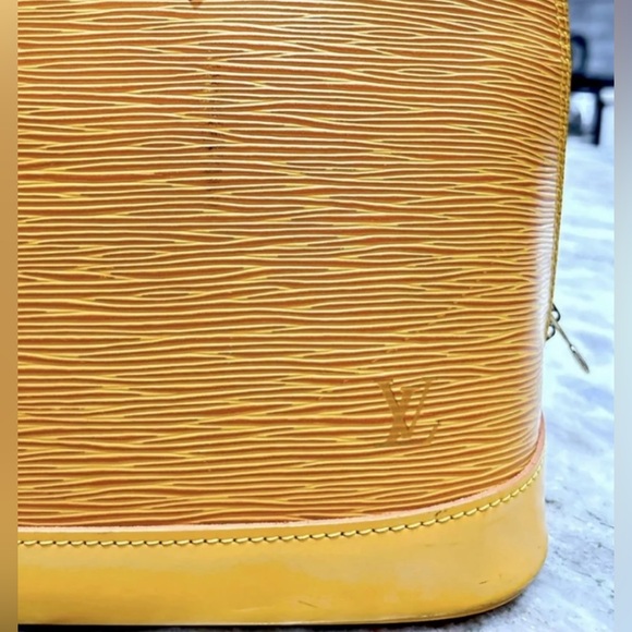 LV Alma bag - Picture 7 of 10